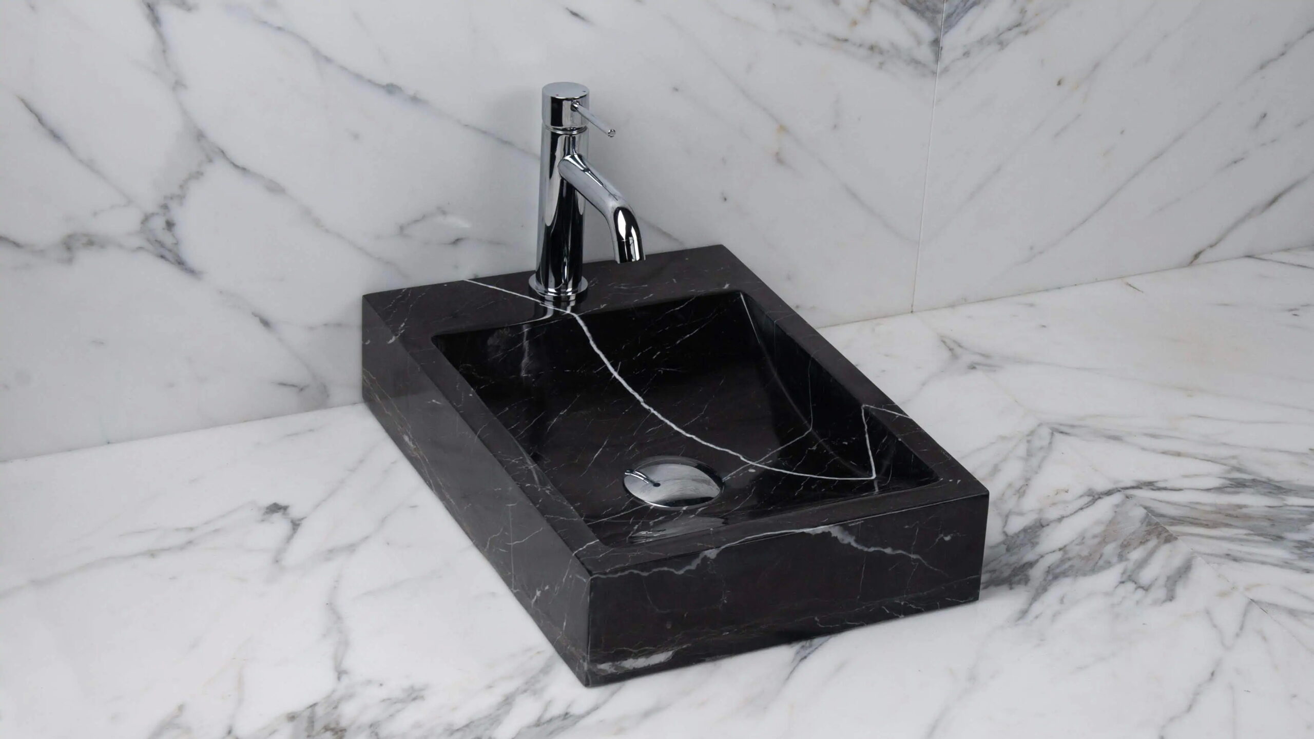 Small washbasin in black marble “Side Black”