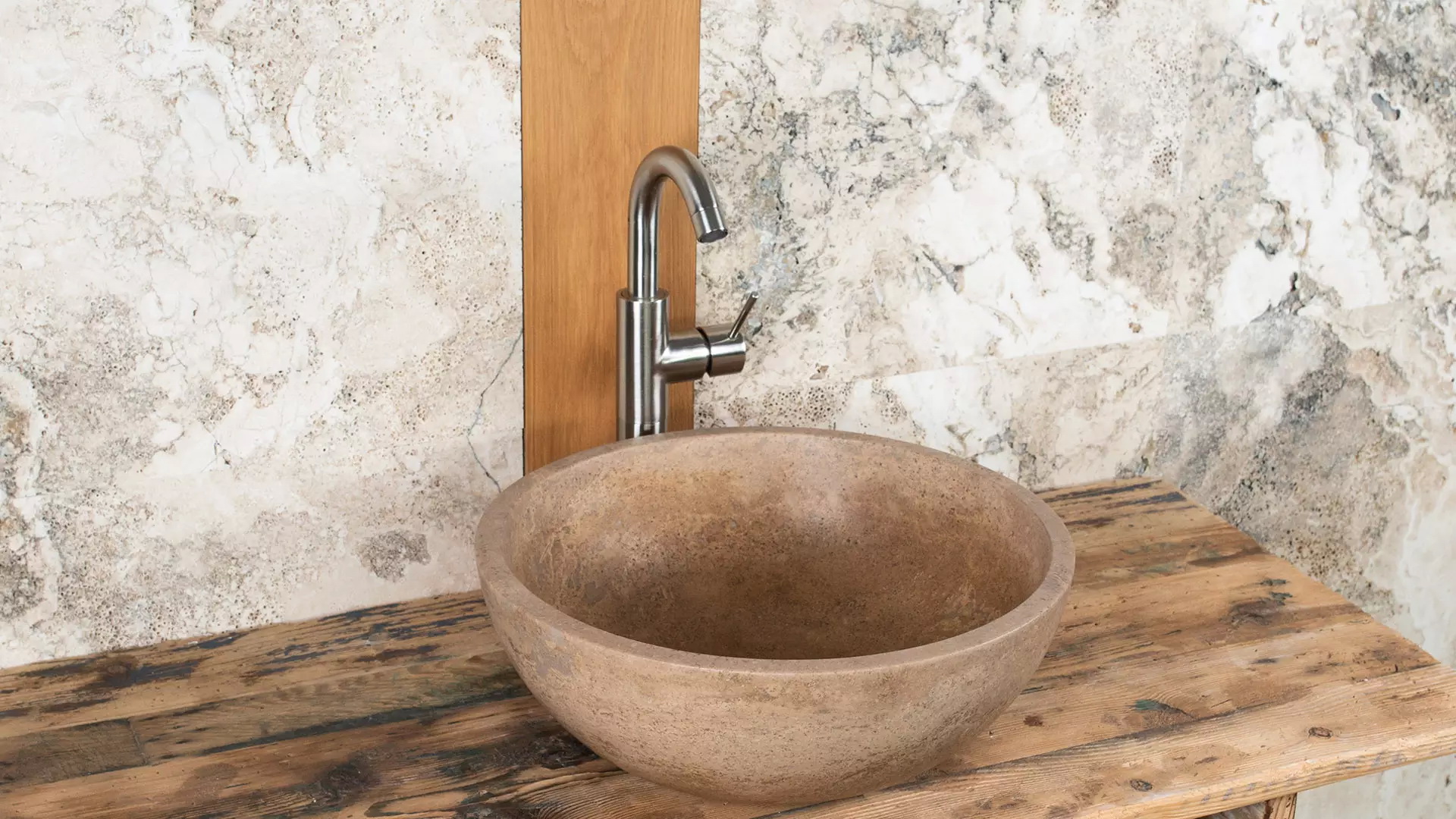 Round travertine washbasin “Ball Scuro”