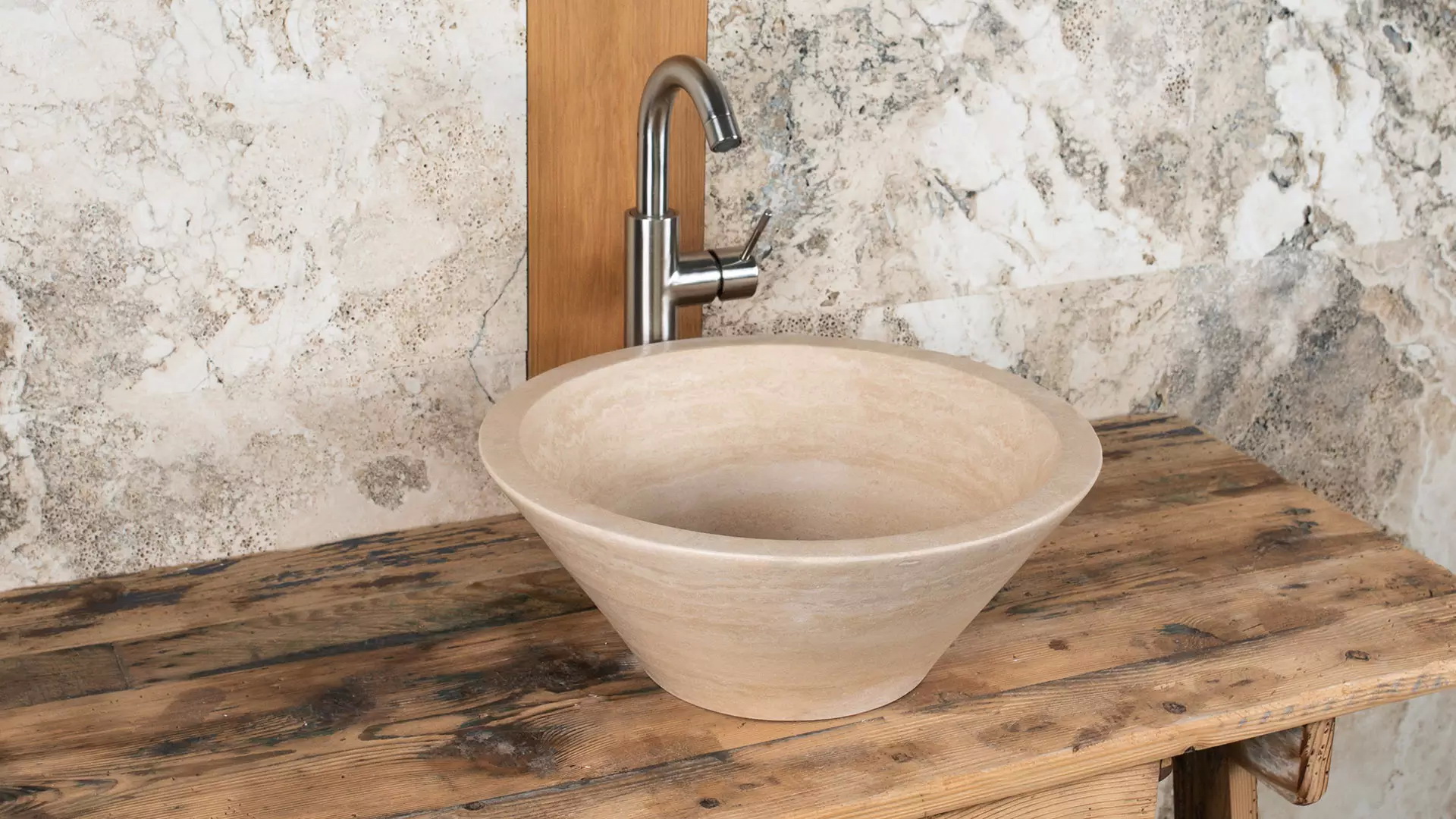 Small, round travertine washbasin “Talla”