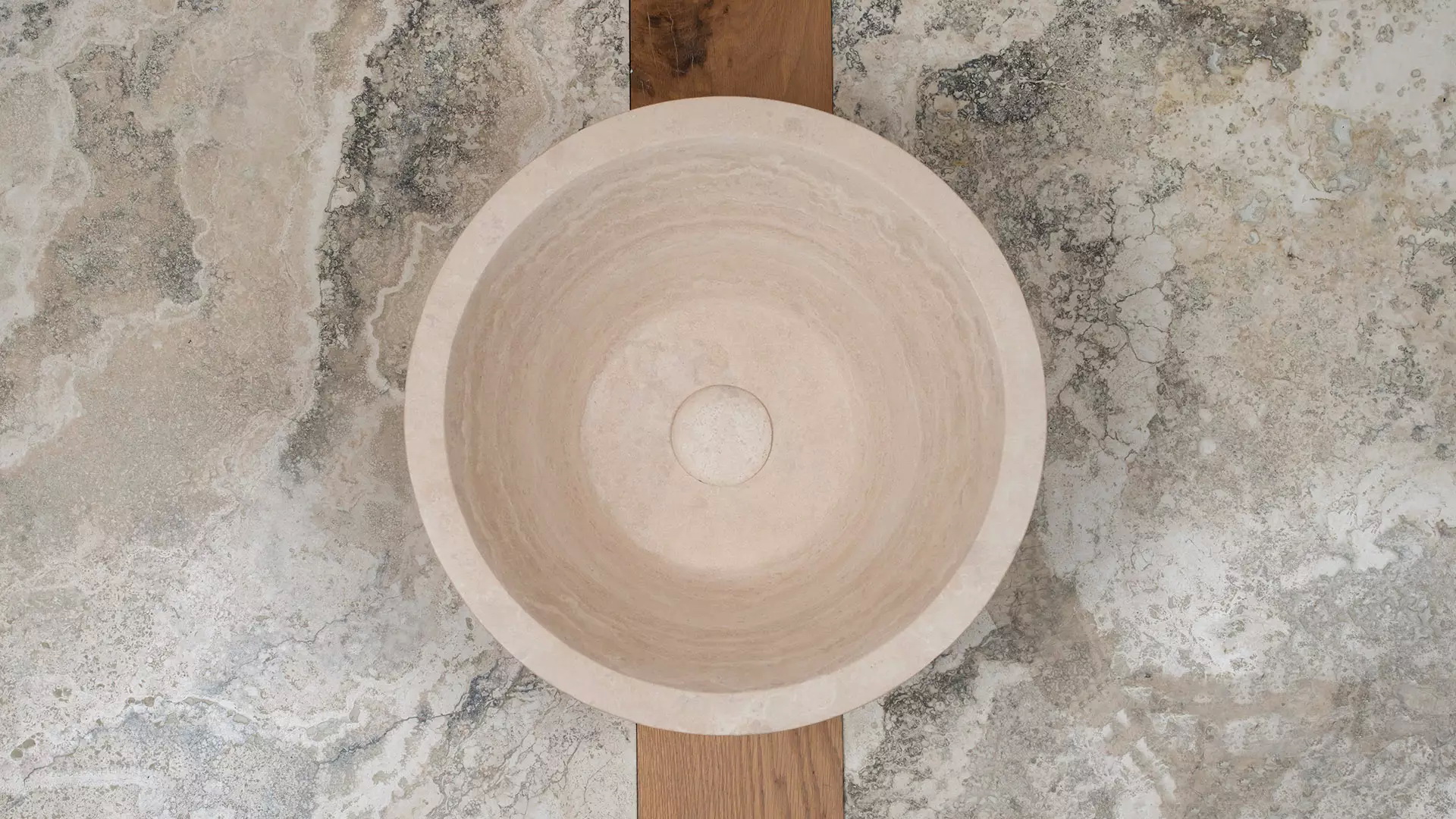 Small, round travertine washbasin “Talla”