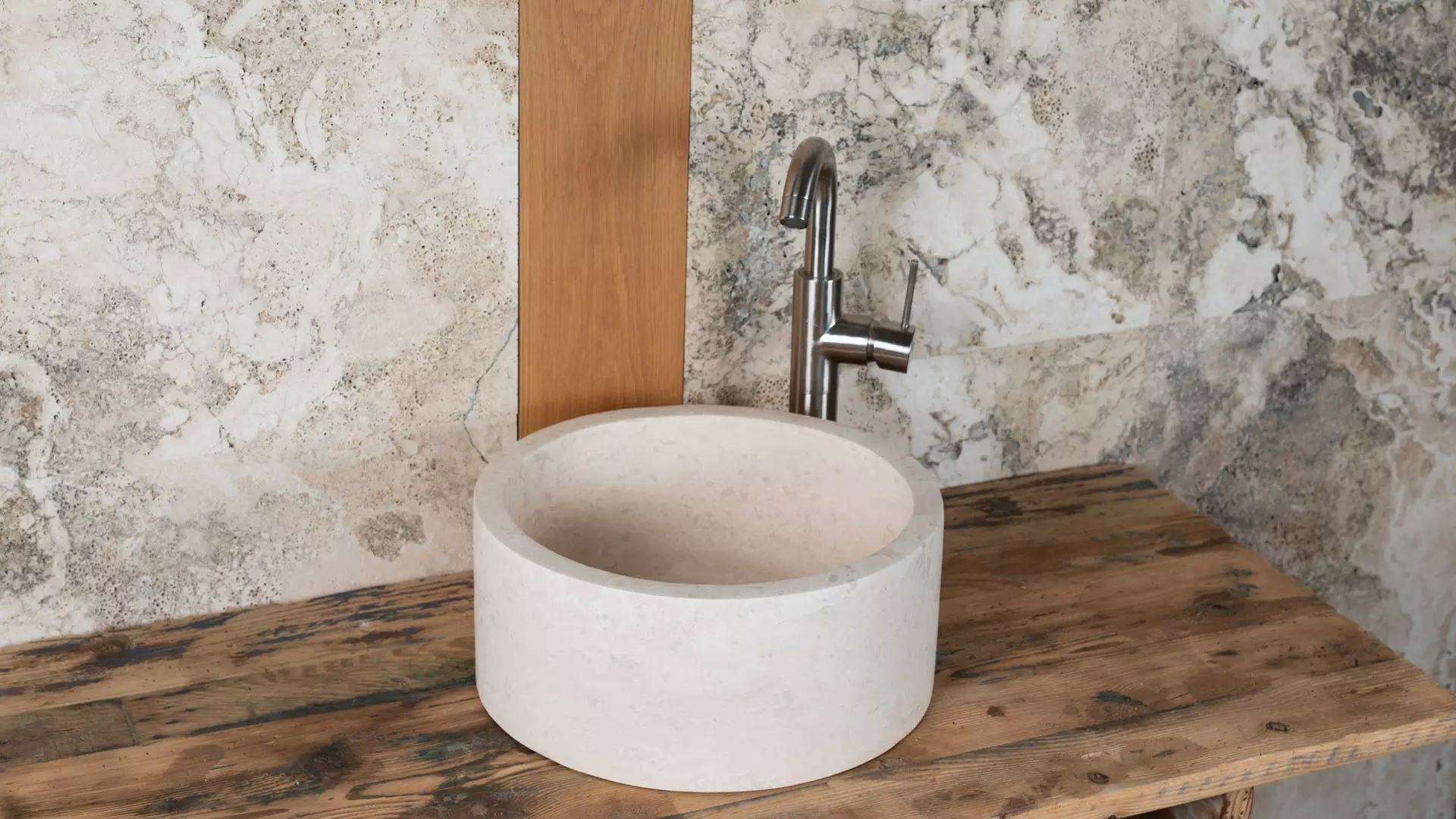 Small round travertine washbasin “Tondino”