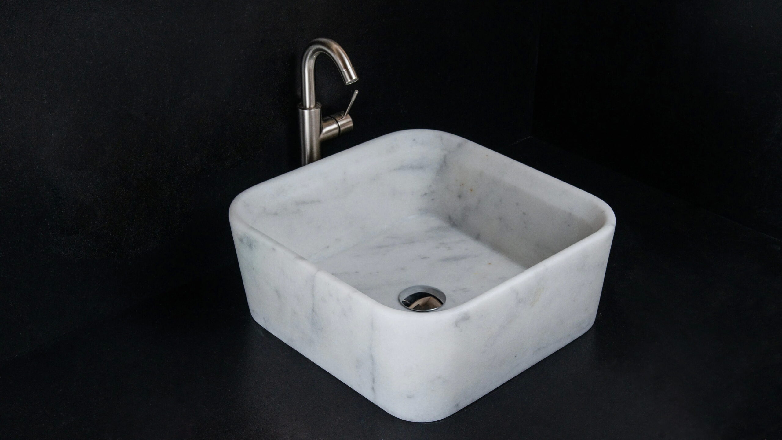 Square marble washbasin “Square Carrara T”